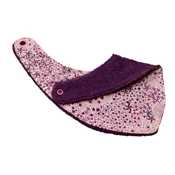 Craquez pour notre bavoir bandana en tissu Liberty, accessoire indispensable pour vos enfants, qui les accompagnera jusqu'à leurs premiers repas