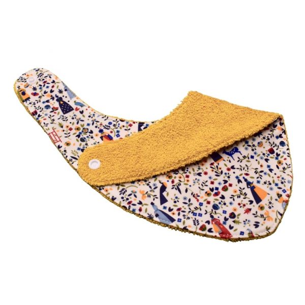 Craquez pour notre bavoir bandana en tissu Liberty, accessoire indispensable pour vos enfants, qui les accompagnera jusqu'à leurs premiers repas