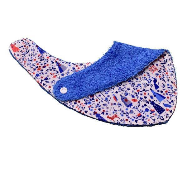 Craquez pour notre bavoir bandana en tissu Liberty, accessoire indispensable pour vos enfants, qui les accompagnera jusqu'à leurs premiers repas