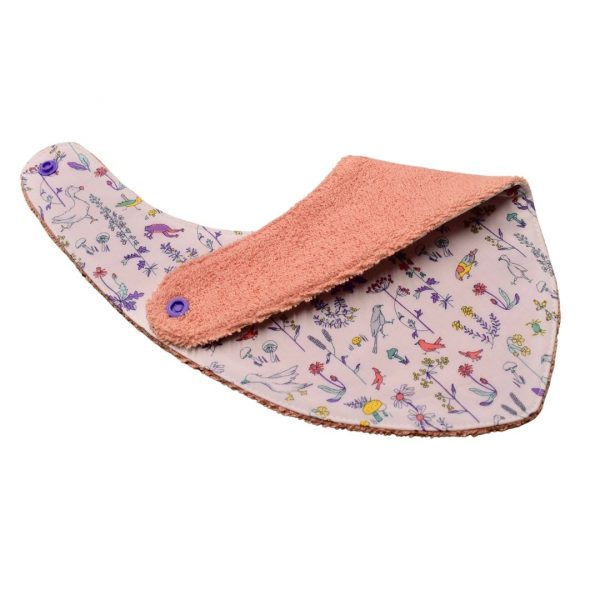 Craquez pour notre bavoir bandana en tissu Liberty, accessoire indispensable pour vos enfants, qui les accompagnera jusqu'à leurs premiers repas
