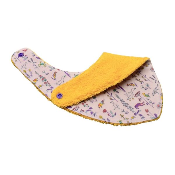 Craquez pour notre bavoir bandana en tissu Liberty, accessoire indispensable pour vos enfants, qui les accompagnera jusqu'à leurs premiers repas
